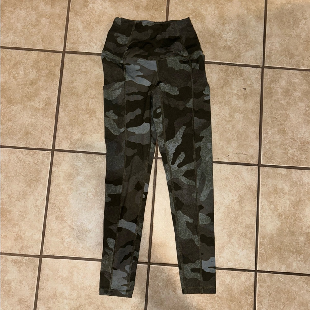 The North Fave camo leggings with pockets XS